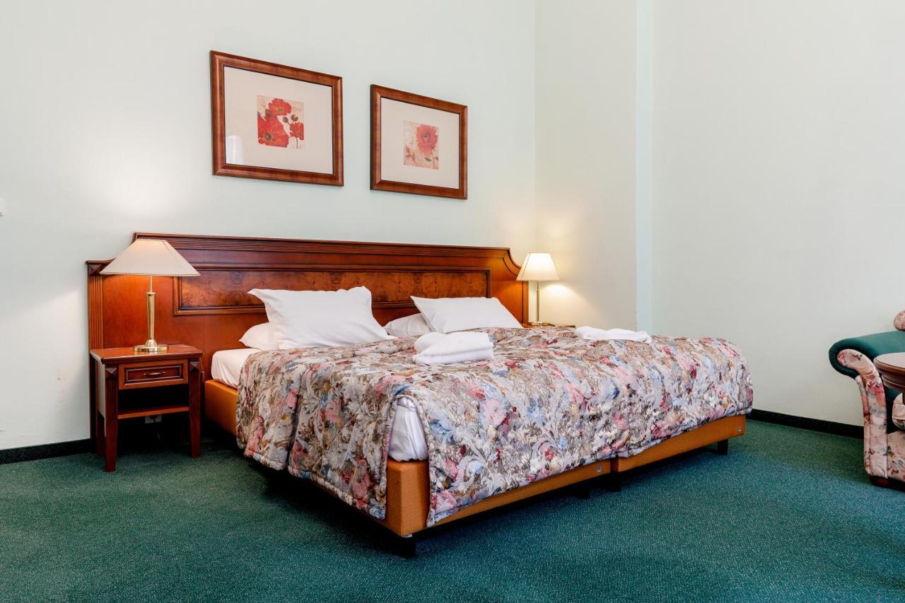 Hotel Ester Karlovy Vary Dış mekan fotoğraf